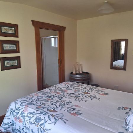 Olde Mill House B&B & Bike2Wine Cycle Hire Renwick Bagian luar foto
