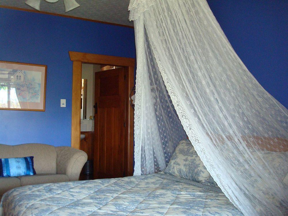 Olde Mill House B&B & Bike2Wine Cycle Hire Renwick Bagian luar foto