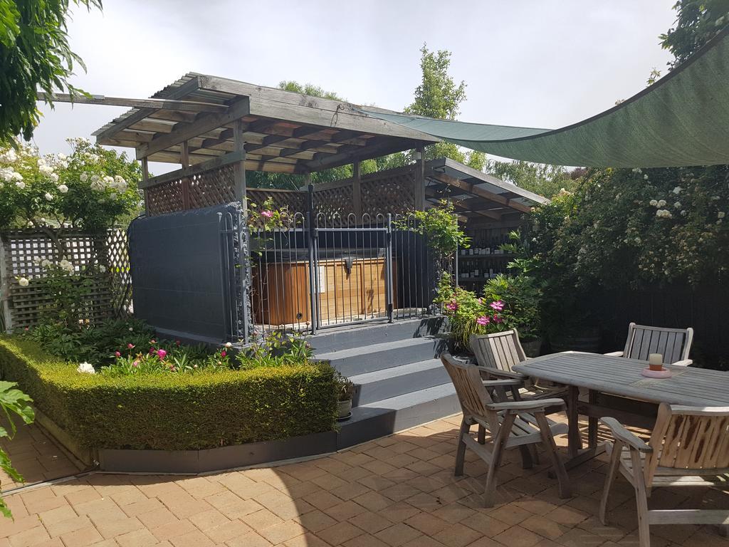 Olde Mill House B&B & Bike2Wine Cycle Hire Renwick Bagian luar foto