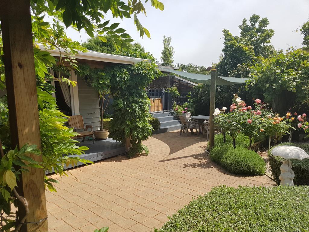 Olde Mill House B&B & Bike2Wine Cycle Hire Renwick Bagian luar foto