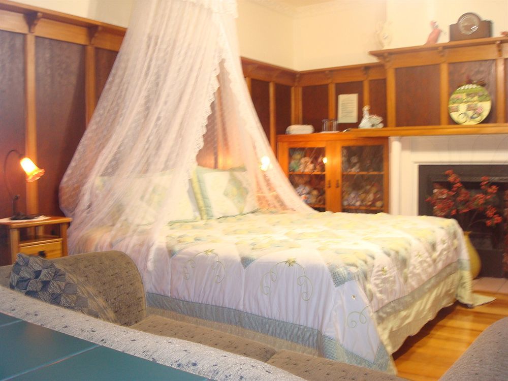 Olde Mill House B&B & Bike2Wine Cycle Hire Renwick Bagian luar foto
