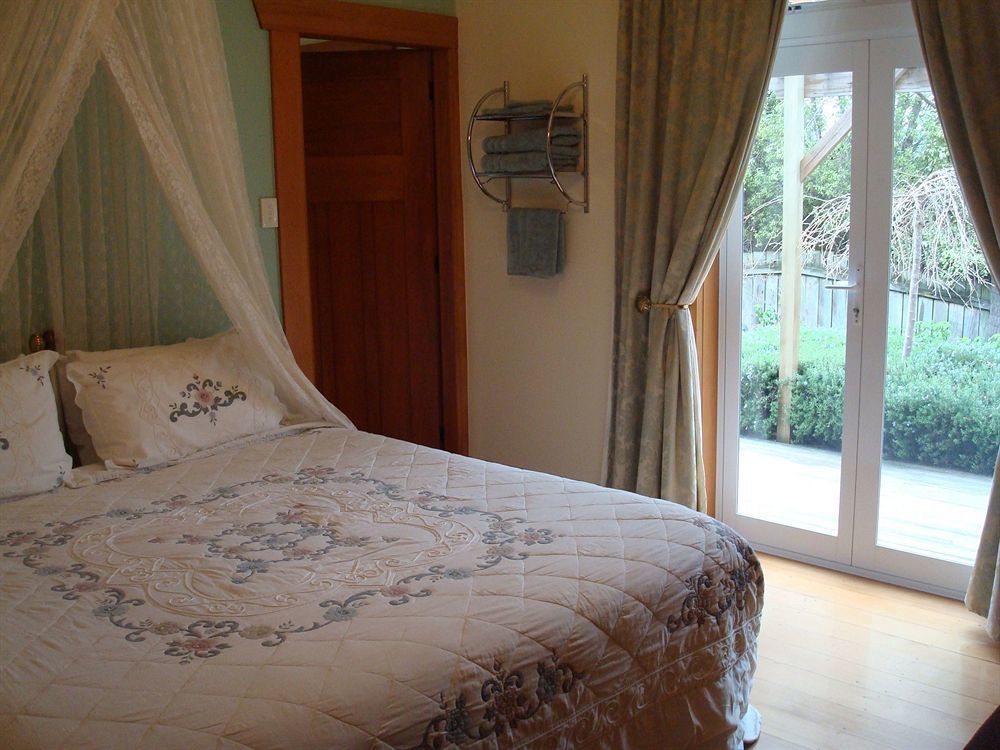 Olde Mill House B&B & Bike2Wine Cycle Hire Renwick Bagian luar foto