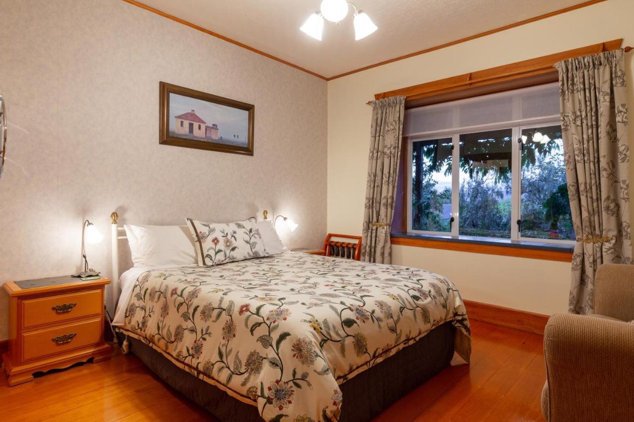 Olde Mill House B&B & Bike2Wine Cycle Hire Renwick Bagian luar foto